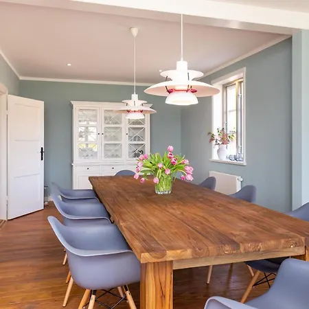 Hanjes Kapitaenshaus Holiday home *