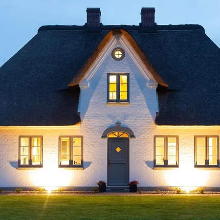 Hanjes Kapitaenshaus Holiday home *